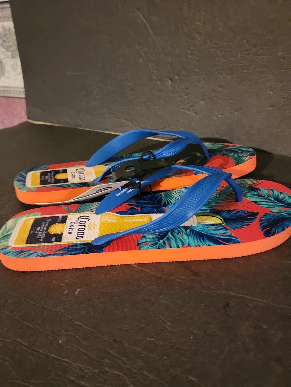 Corona Men's Tropical Beach Vacay Flip-Flop Sandals Size 9 NWT